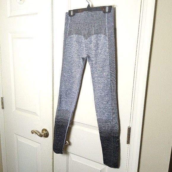 Workout Contour Seamless Long Sleeve Crop Top and High Rise Leggings - Picture 7 of 14